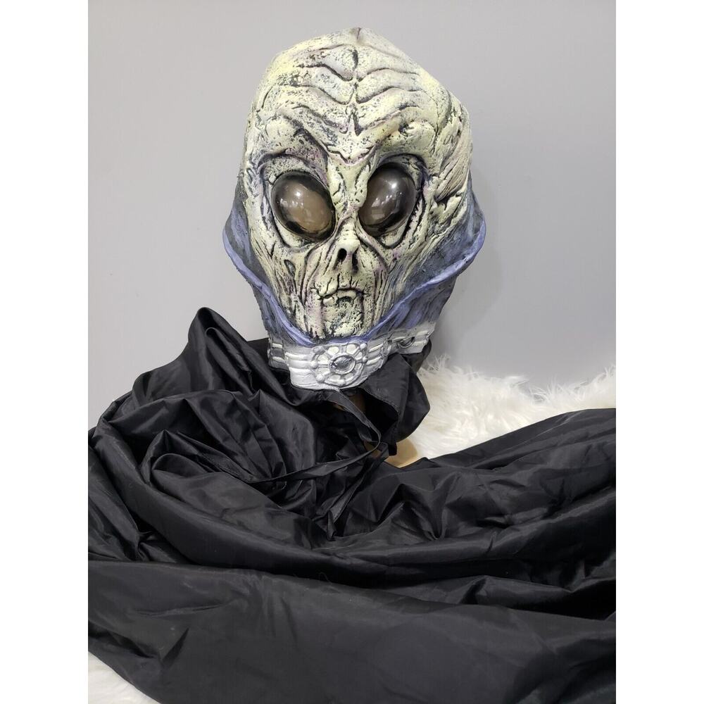 Vintage Easter Unlimited Fun World Alien Halloween Mask Martian Bubble Eyes cape